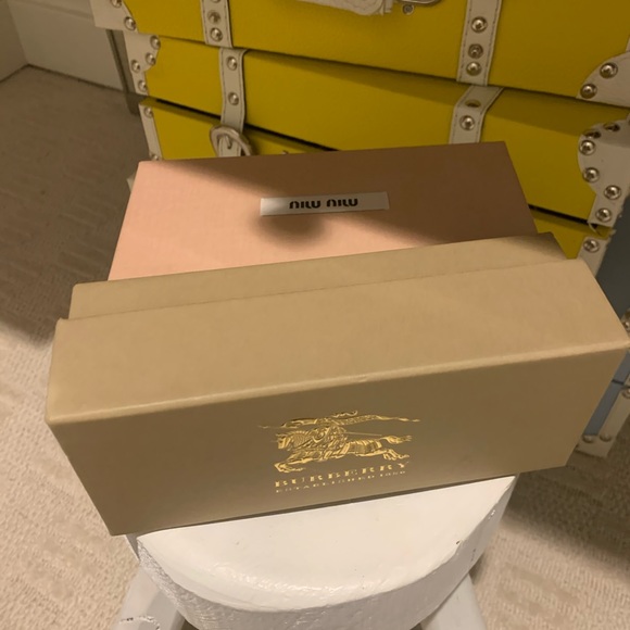 Valentino, Chloe, Burberry and Miu miu boxes - Picture 2 of 5